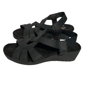 Cliffs by White Mountain black Lucia strappy sandals size 9